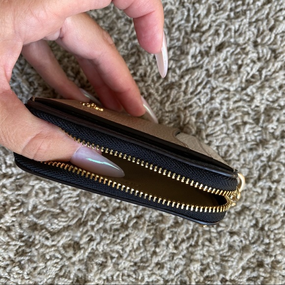 Coach Tricolor Leather Card Case with Gold Chain - Picture 2 of 3